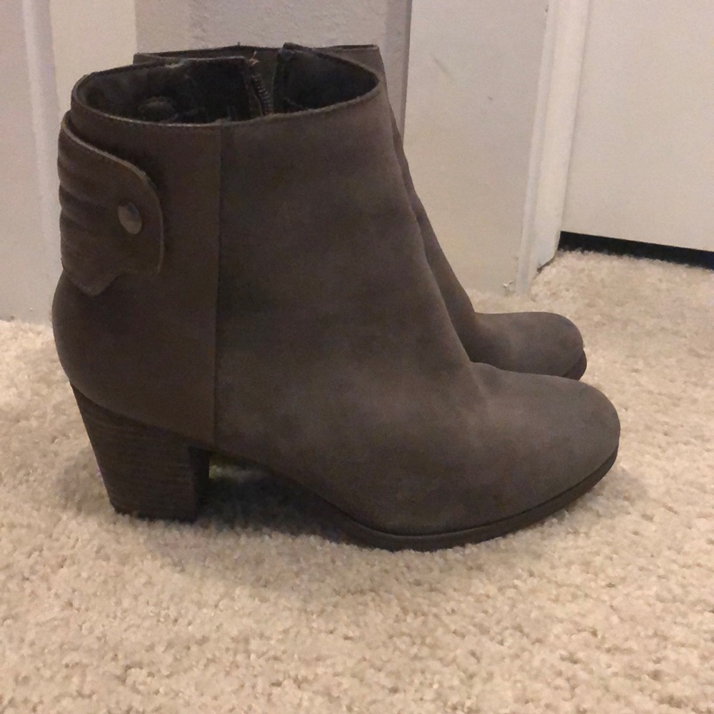 Clark’s Artisan Leather Ankle boots
